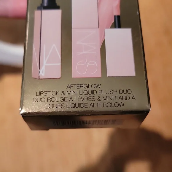 NARS Makeup Set with Pink and Red Shades - Picture 10 of 12